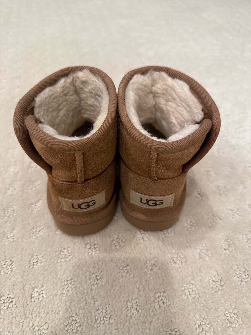 UGG Kids Classic Mini Bailey Button Chestnut Sheepskin Boots Size 9 - Picture 3 of 8